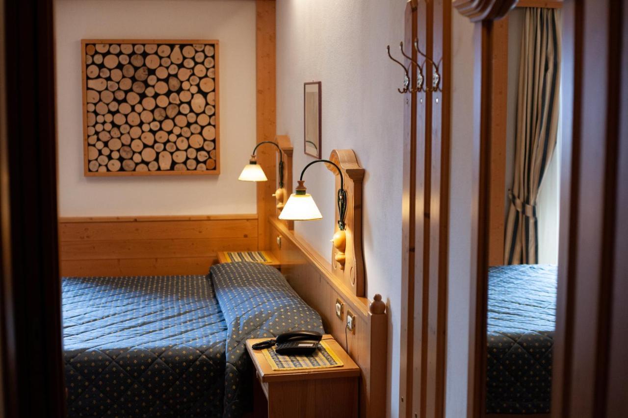 Hotel Posta Forni di Sopra Esterno foto